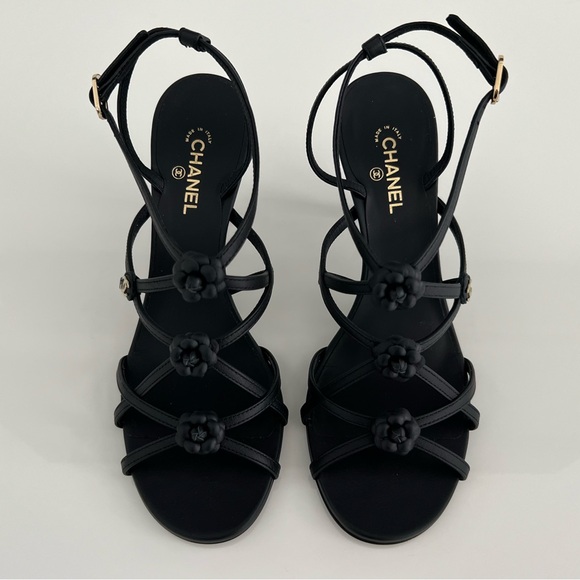CHANEL 23C BLACK LEATHER CAMELLIA SANDALS SIZE IT 37.5 / US 7.5 NIB! - Picture 5 of 17